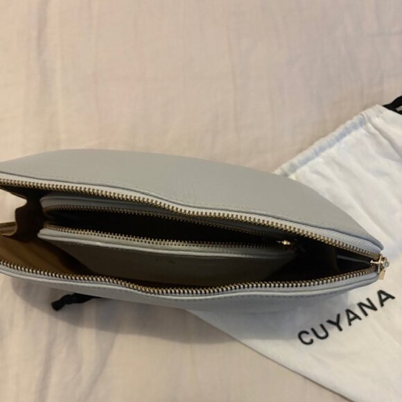 Cuyana Leather Travel Case Set Light Pearl Grey - Picture 3 of 4